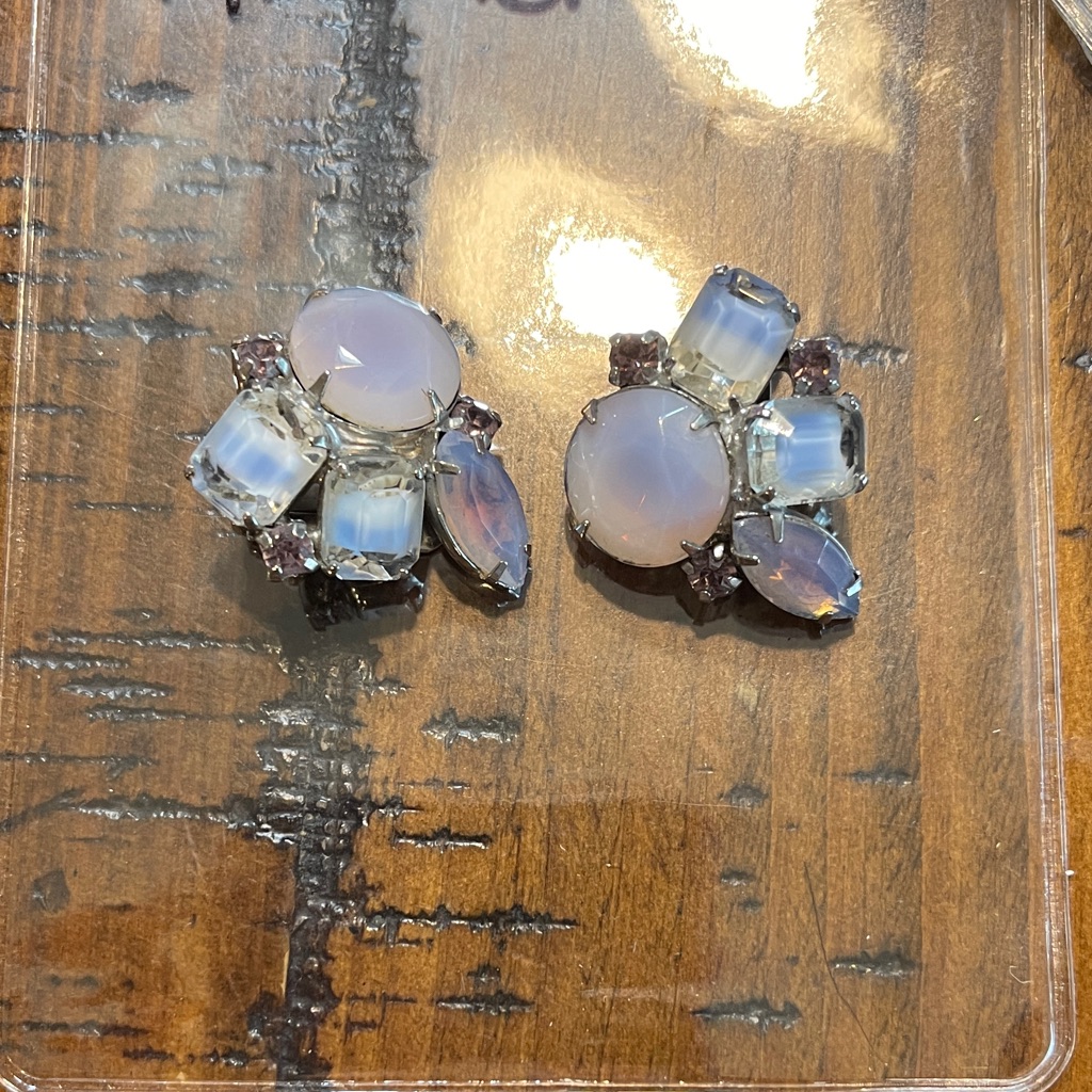 Elegant Silver And Lavender Gemstone Earrings 64$